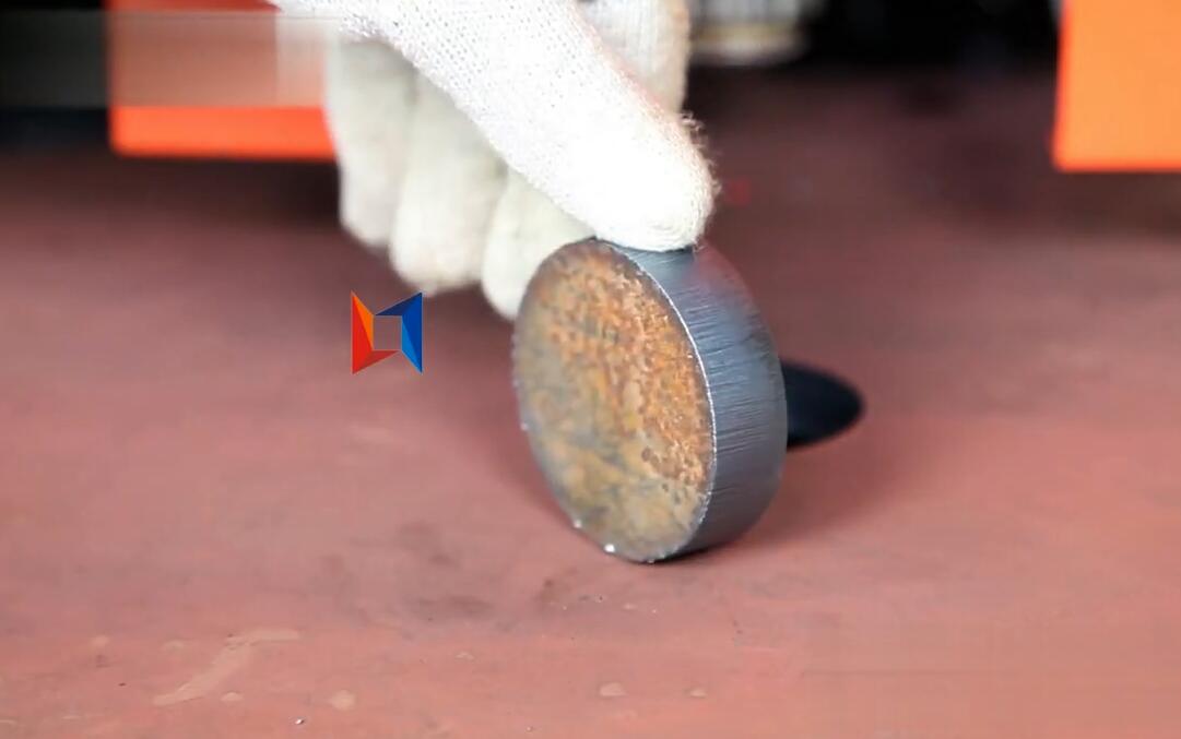 领秀激光LXF1530光纤激光切割机切割碳钢16mm